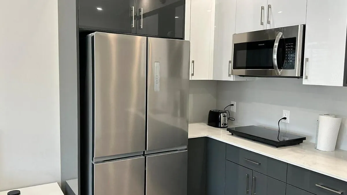 Prime Modern Studio Apartment Near Downtown 温尼伯